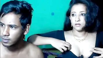 Hermosa Joven India Chica Teniendo Sexo Caliente Con BF En cam (HD)