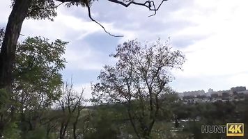 HUNT4K. Chico por dinero en efectivo dejar extraño probar el sexo anal con su novia