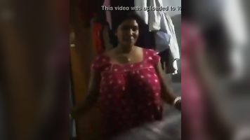 minutos antes de la acción-desi milf en conv con marido [jaanu aajavo?]