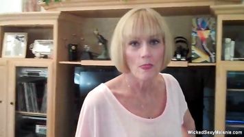 GILF Parlanchín Quiere Tu Atención