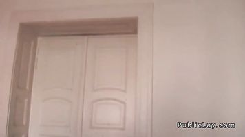 Morena amateur estudiante de público follando casero pov