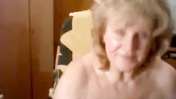 Gordita Y Tetona Abuela Masturbándose