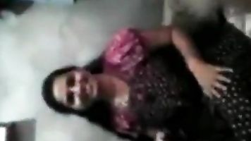 hermosa chica tamil