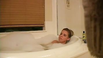 Oculto cam capturas novia masturbándose en baño