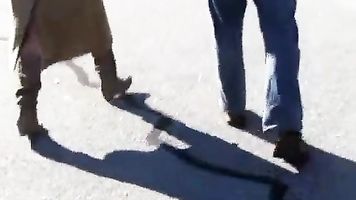 Puta esposa folla novio en coche y estacionamiento