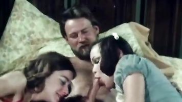 Dos Mujer Golpes y Chupar La Polla Del Rey