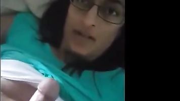 Desi chica Grandes tetas y Chupando en casa