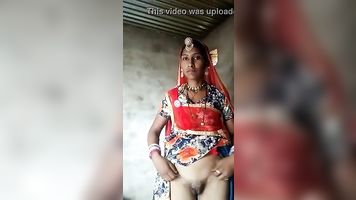 rajasthani tía mostrando