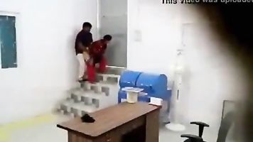 Desi bhabhi haciendo algunos travieso y caliente paso con amante