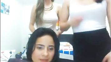 Cuatro latinas calientes desnudandose por webcam - wWw.HotGirlsX.Net