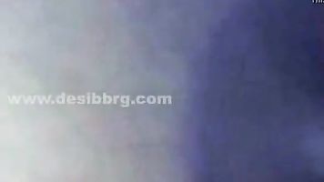 VID-20190503-PV0001-Chennai (IT) Tamil 27 años de edad casado caliente y sexy ama de casa tía señora Niranjana mostrando sus tetas a su 29 años de edad marido casado sexo video porno