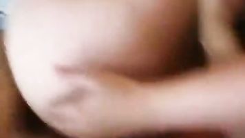 Amateur novia con tetas grandes consigue corrida facial
