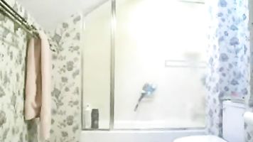 LOL mi hermana encontró cámara oculta en cuarto de baño