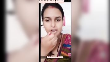 Bhabhi indio sexy muestra sus tetas