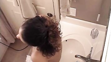 Adolescente árabe marturbate en baño
