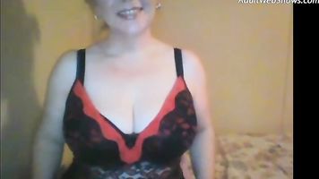 sonriente madura y tetona adultwebshows com