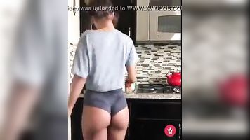 sommer ray hacer mañana café precioso adolescente con culo perfecto